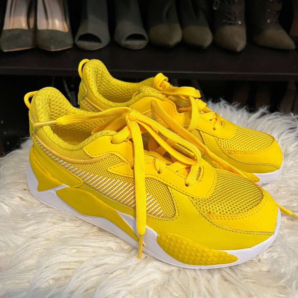 Yelllow Pumas